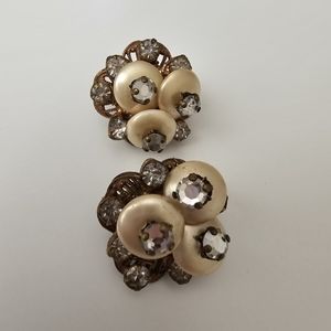 ​Vintage Signed Original by Robert Gilded Filigree & Cream Cluster Clip-Ons​